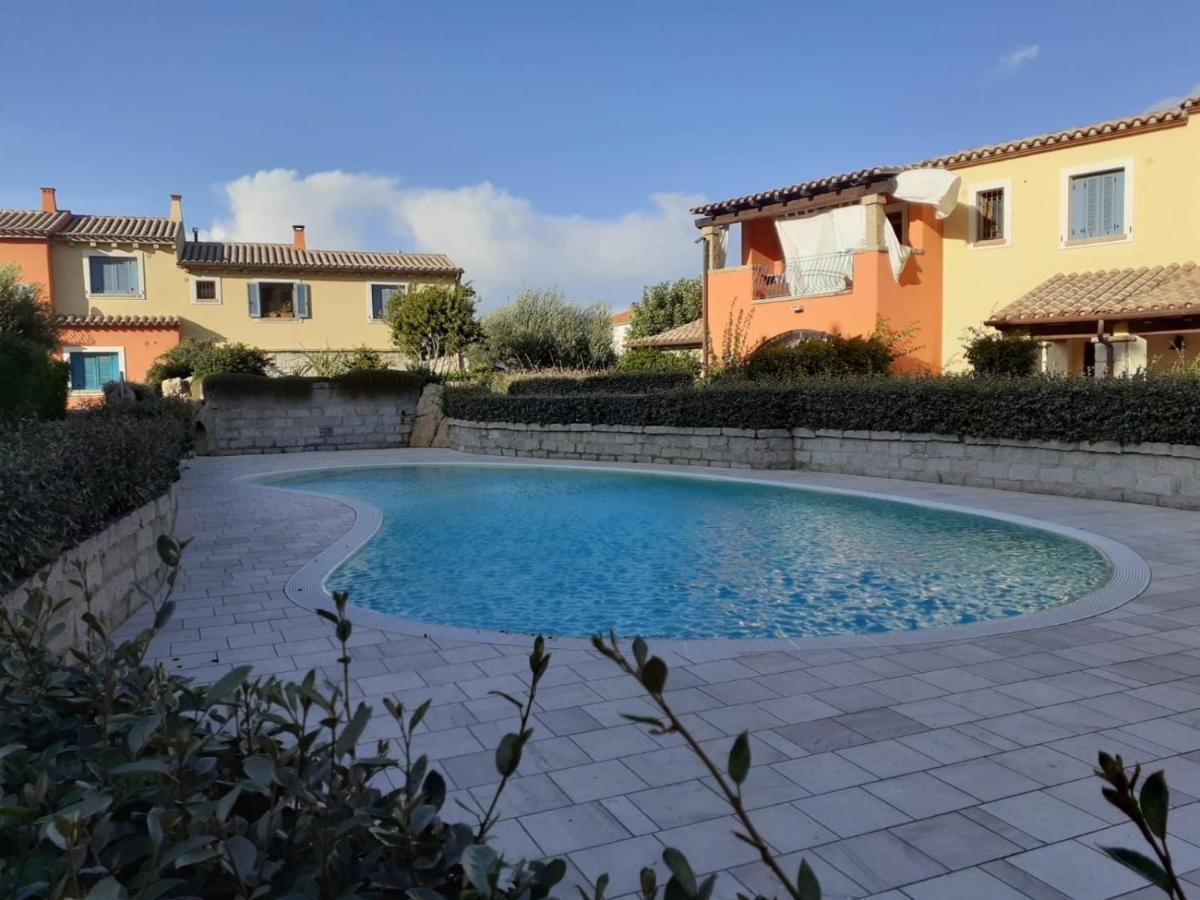 Le Residenze Del Mare Villa Porto San Paolo  Bagian luar foto